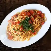 spaghetti rucola e pomodorini